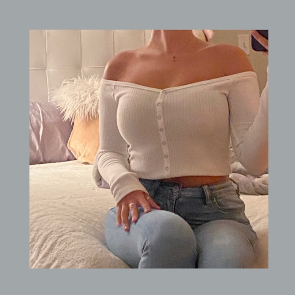 off shoulder long sleeve top !